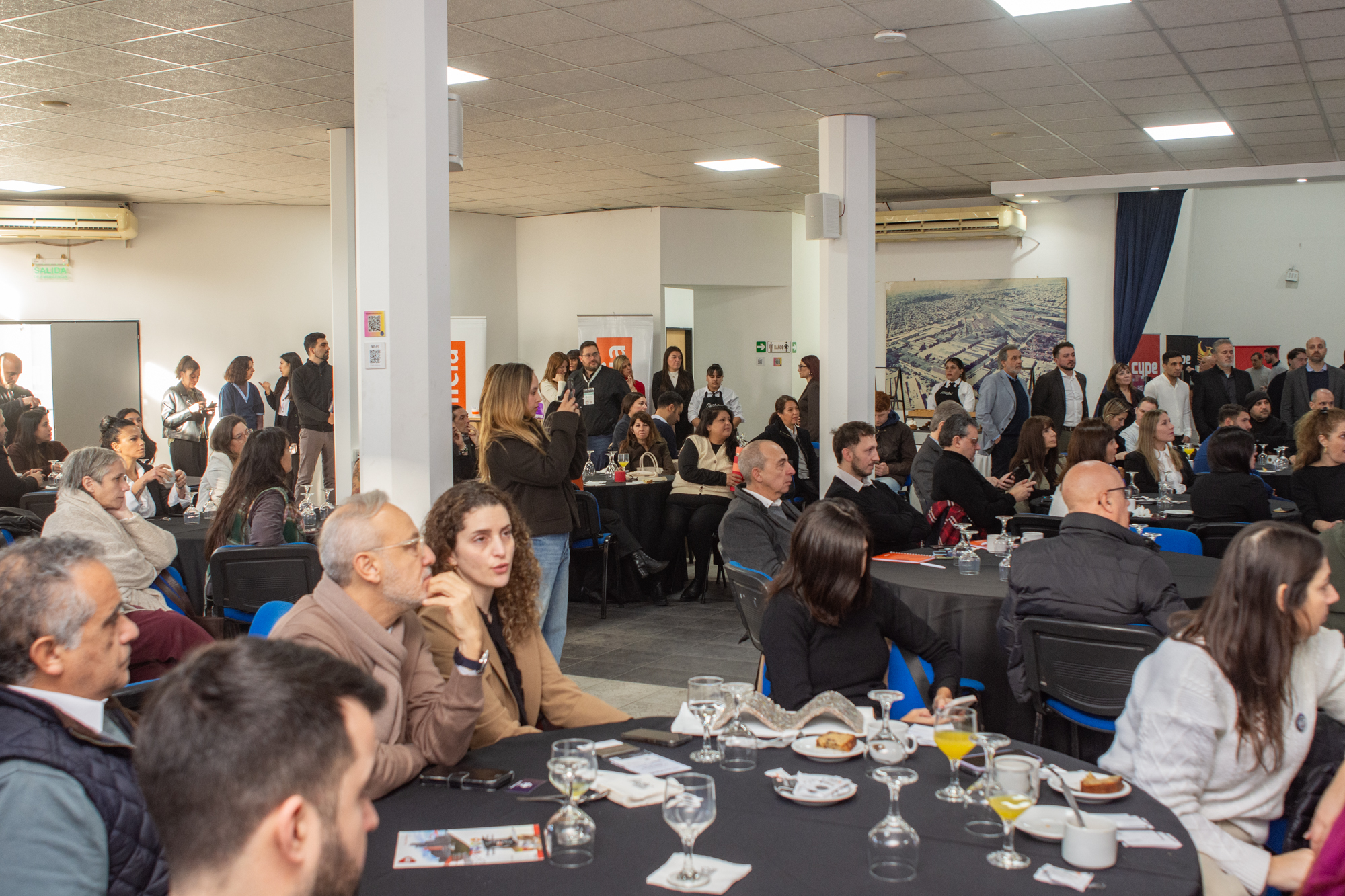 Ambiente de networking en una edición de NENE