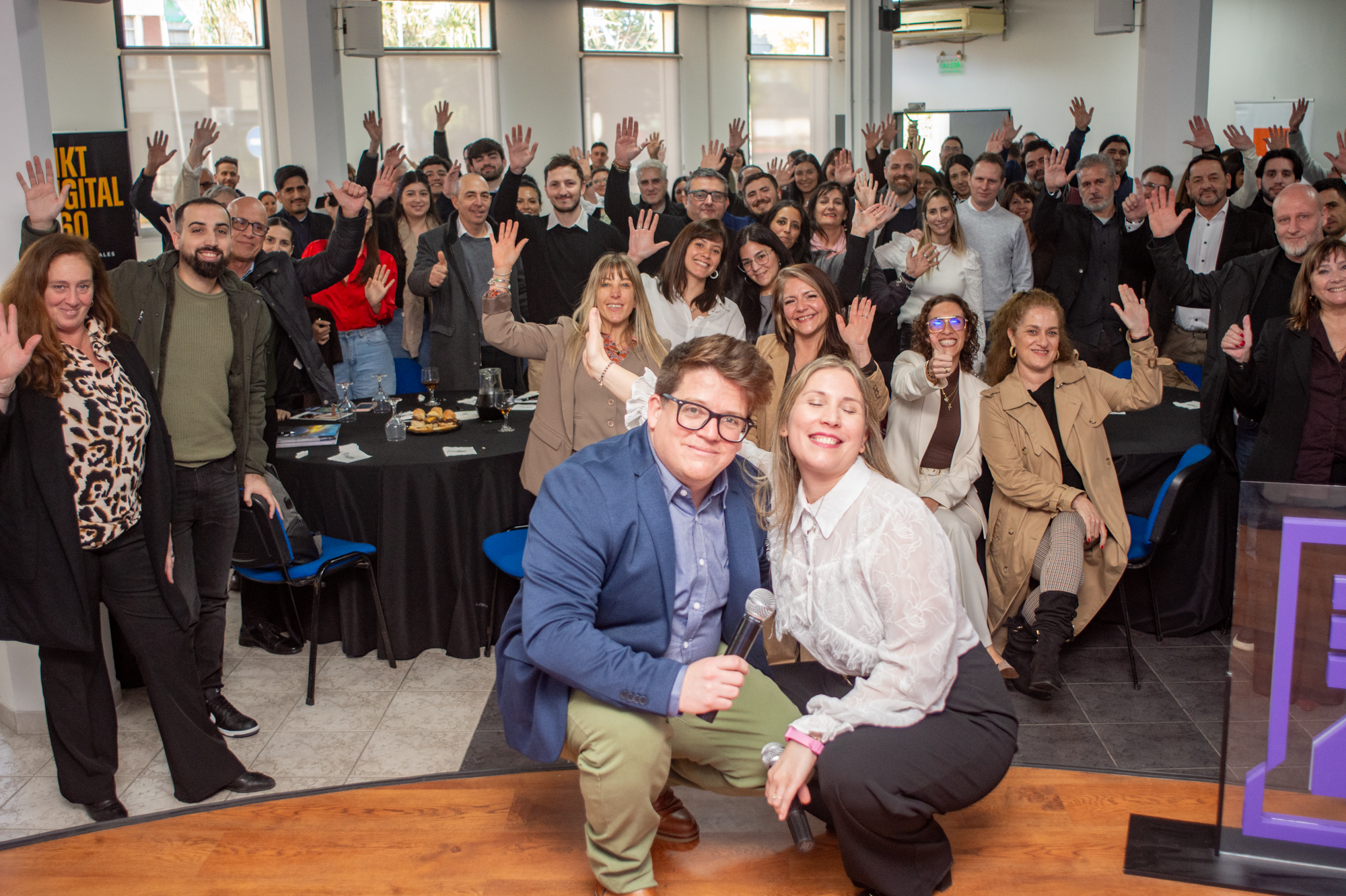 Empresarios haciendo networking en una edición anterior de NENE